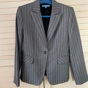 Ladies pants suit by Antonio Melani